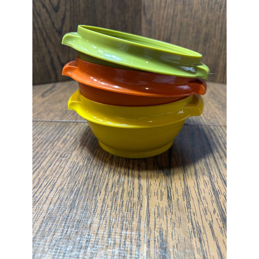 Vintage Tupperware #1323 Harvest Colors Nesting Bowl Set of 3-No lids